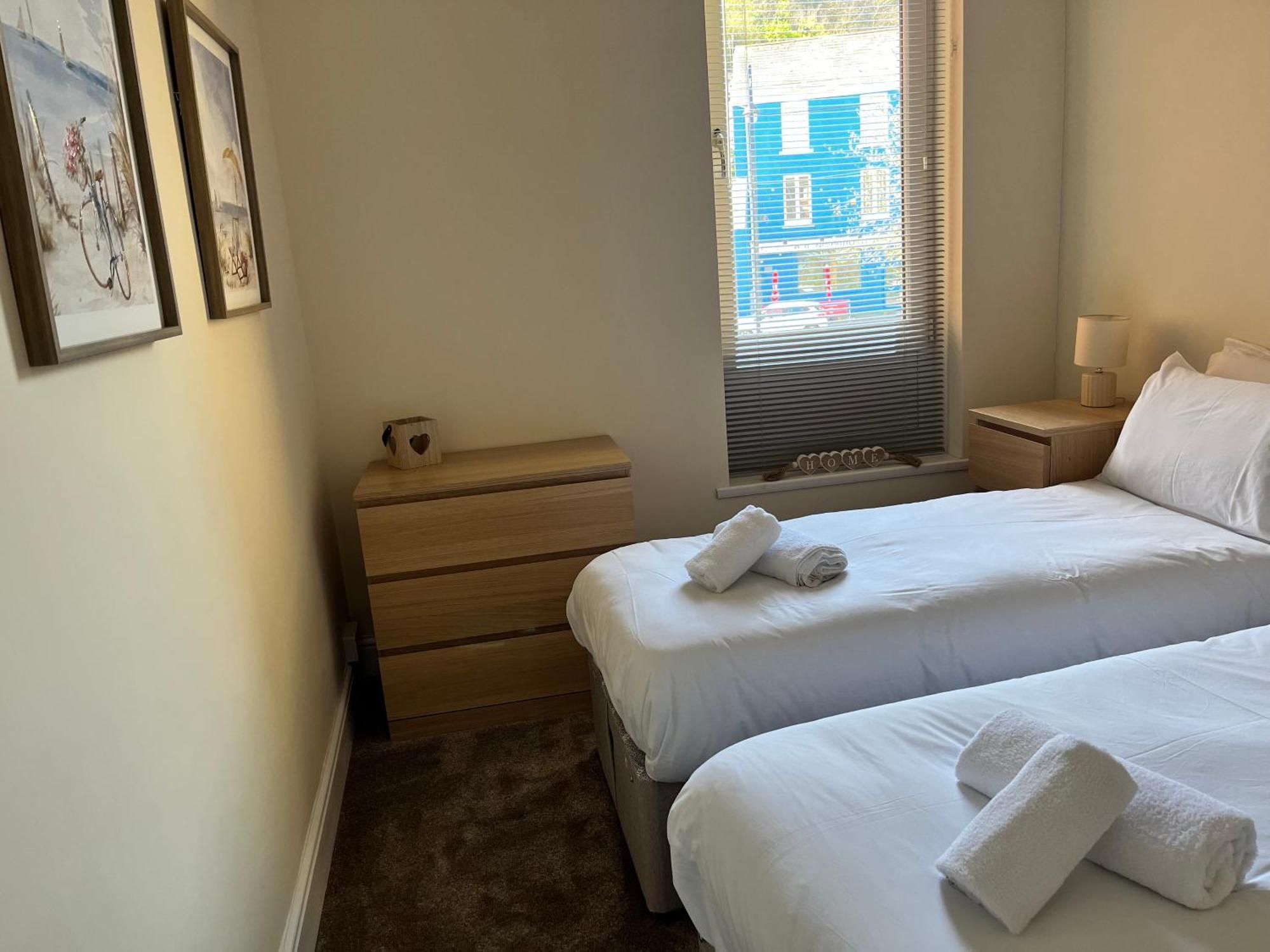 4 Bedroom, Sleeps 8, 30 Seconds From Beach, Games Table Мумблес