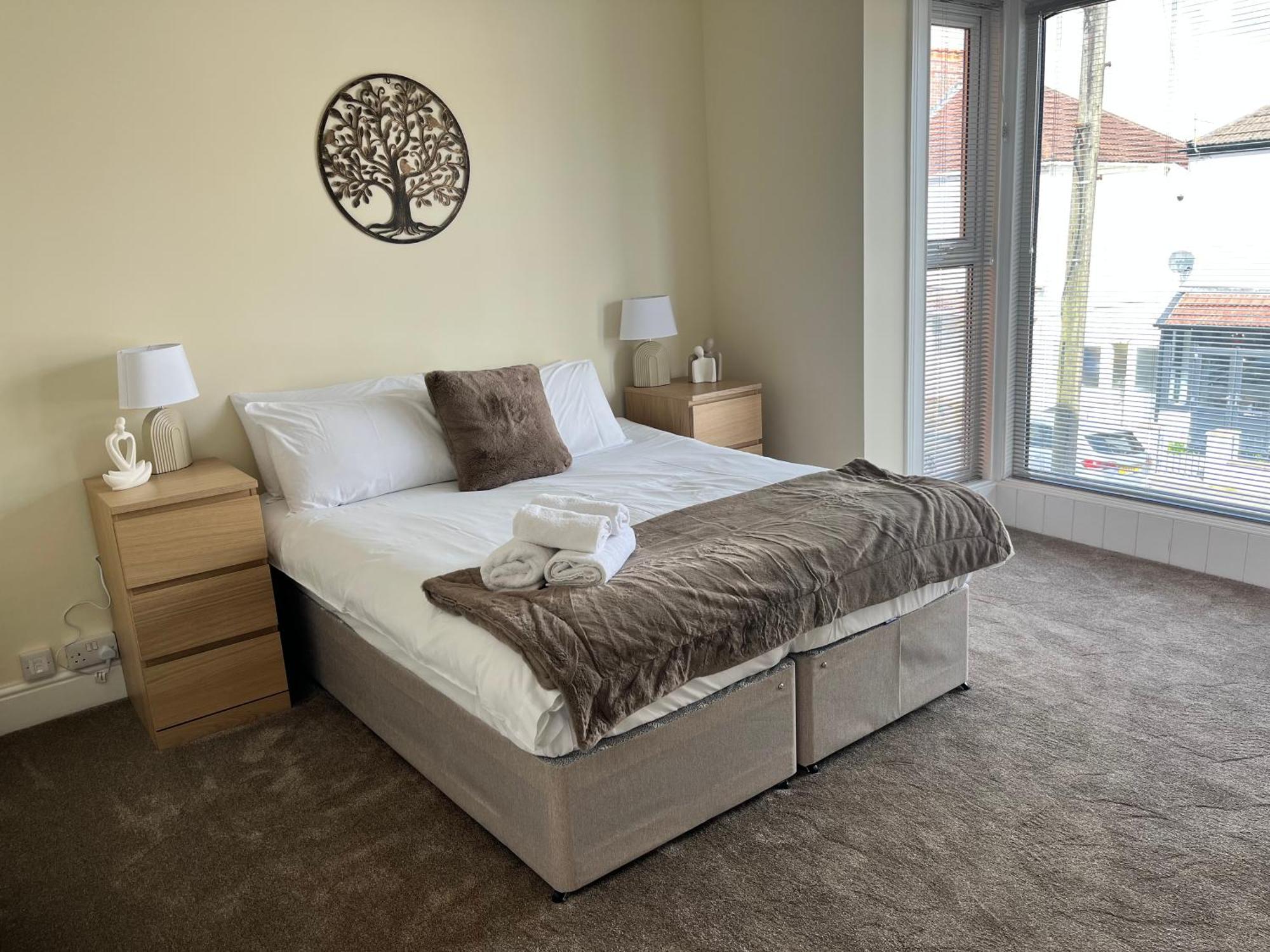 4 Bedroom, Sleeps 8, 30 Seconds From Beach, Games Table * Мумблес