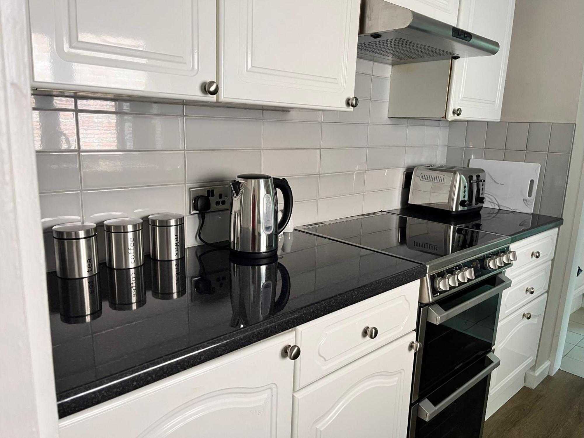 4 Bedroom, Sleeps 8, 30 Seconds From Beach, Games Table Дом отдыха Мумблес